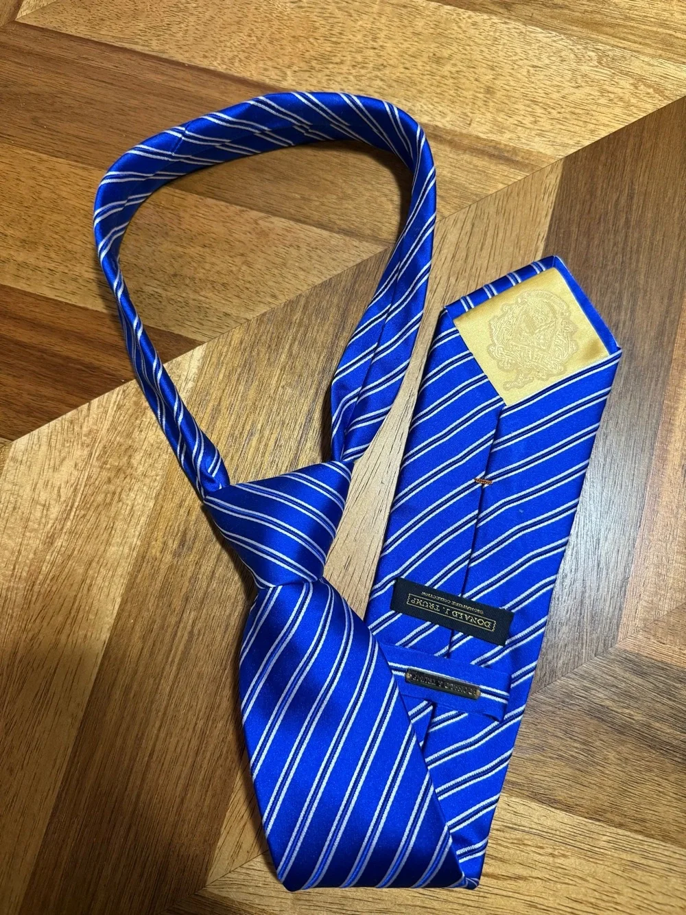 Donald J. Trump Signature Collection Silk Tie Mens Classic Blue Striped Gold Bar